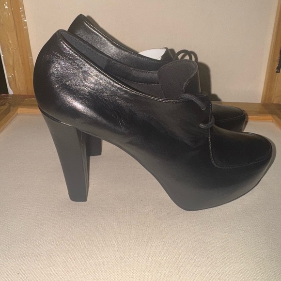 Me Too shoes heels size 8M - Picture 2 of 10